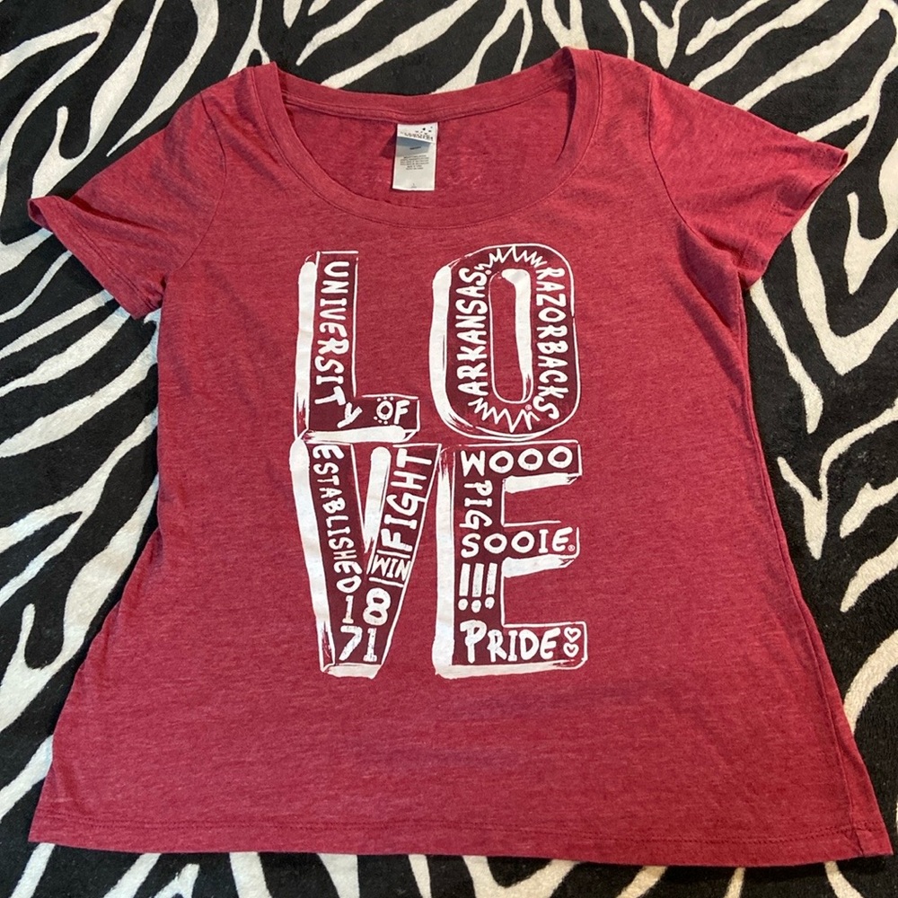 Razorback Tee by Creative Apparel Brand.  EUC!